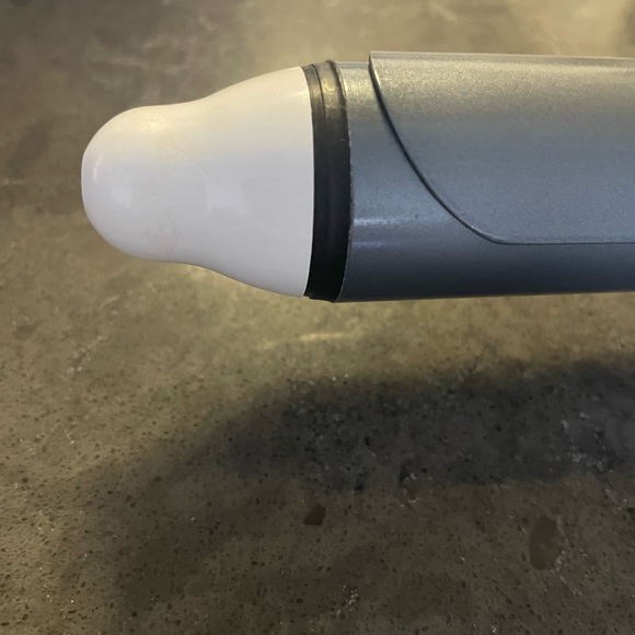 T3 Twirl Curling Iron with Tourmaline Ceramic Iconic Technology (Barrel: 1.25”) - Picture 5 of 7